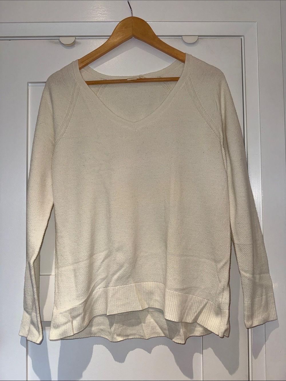 Women's white V-Neck Lightweight Sweater